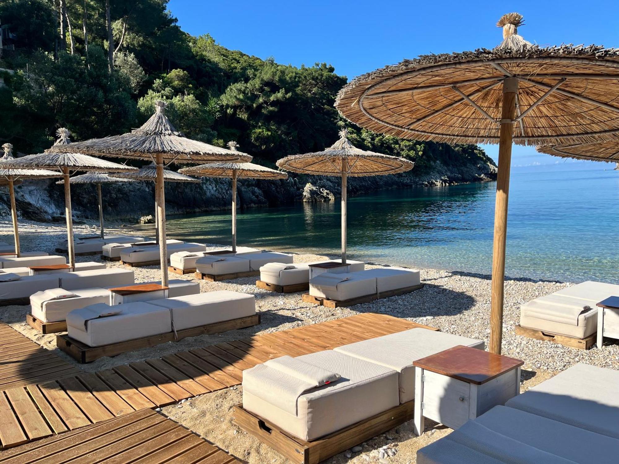 Poseidon Beach Bar & Restaurant *