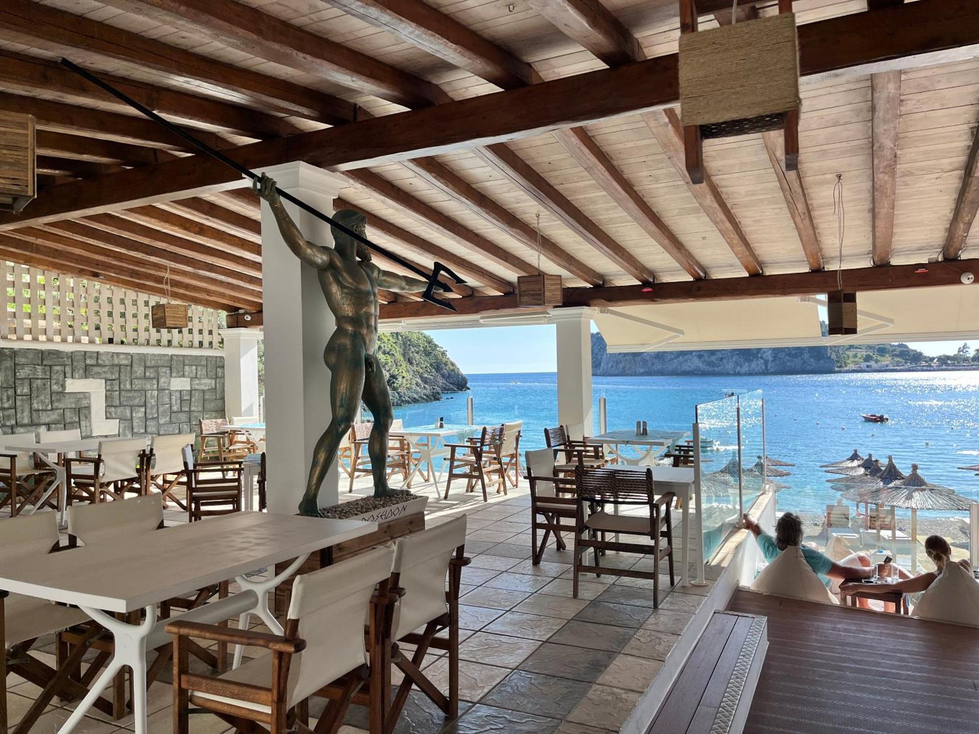 Poseidon Beach Bar & Restaurant *
