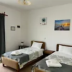 Poseidon Beach Bar & Restaurant Apartments